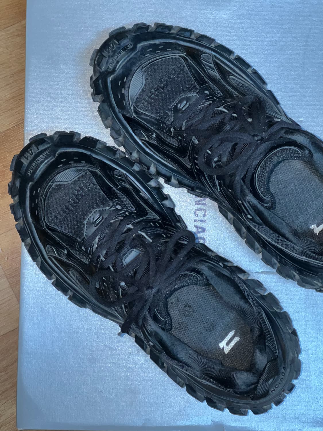 발렌시아가 디펜더 블랙 (41) 상품이미지2