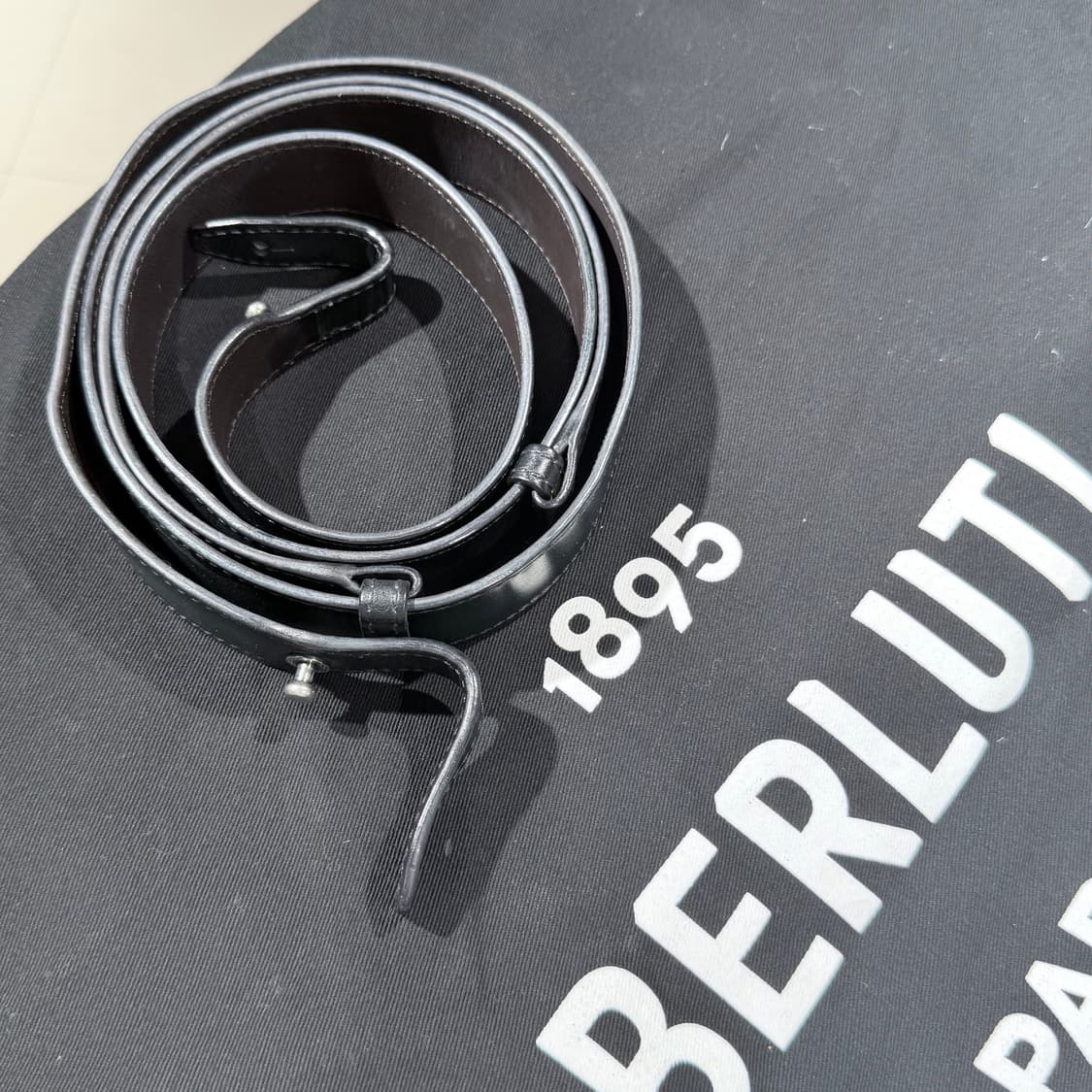 A+ / 벨루티 앙쥬르 스크리토 레더 브리프케이스 그린 파티나 상품이미지7