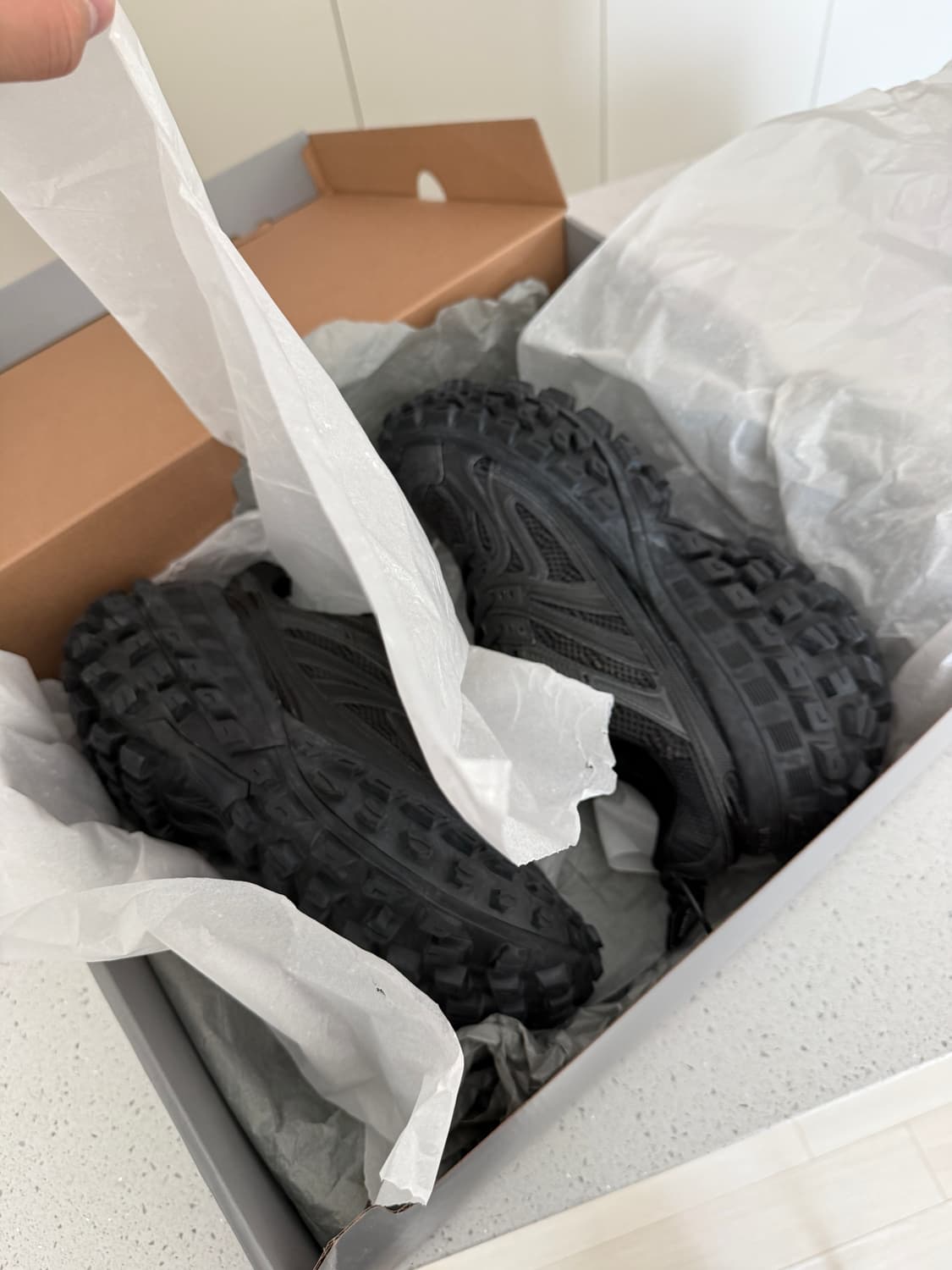 발렌시아가 디펜더 41 새상품 상품이미지2