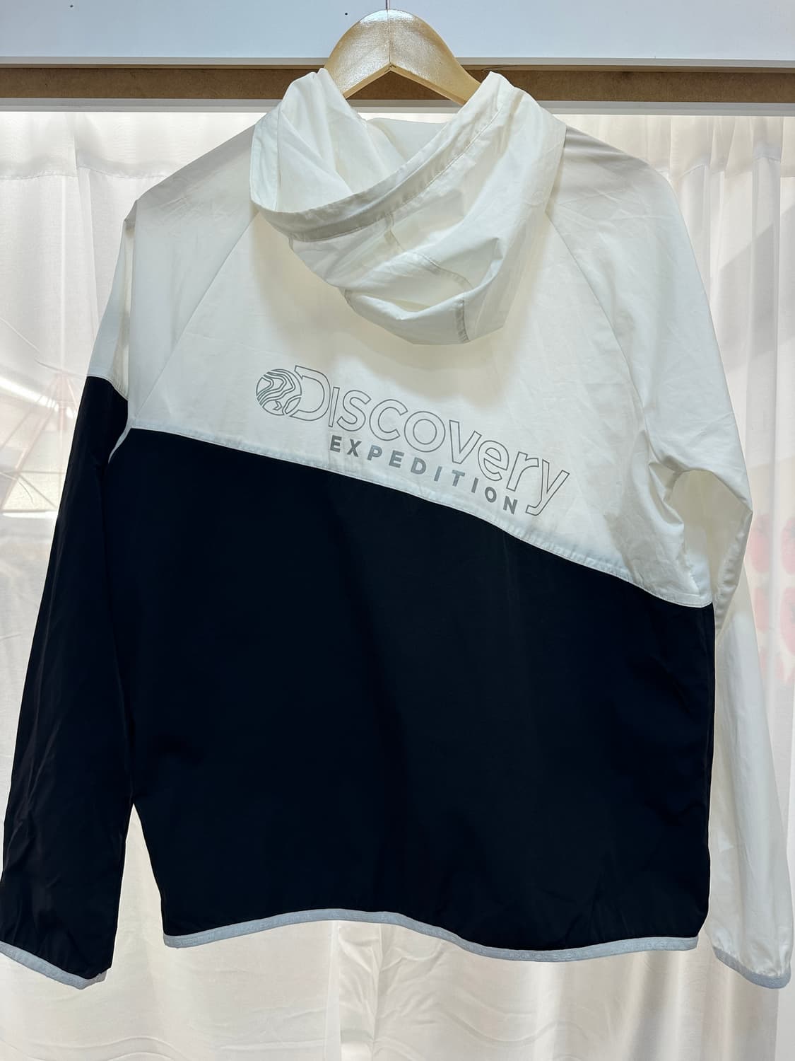 디스커버리 바람막이 화이트/블랙 상품이미지6