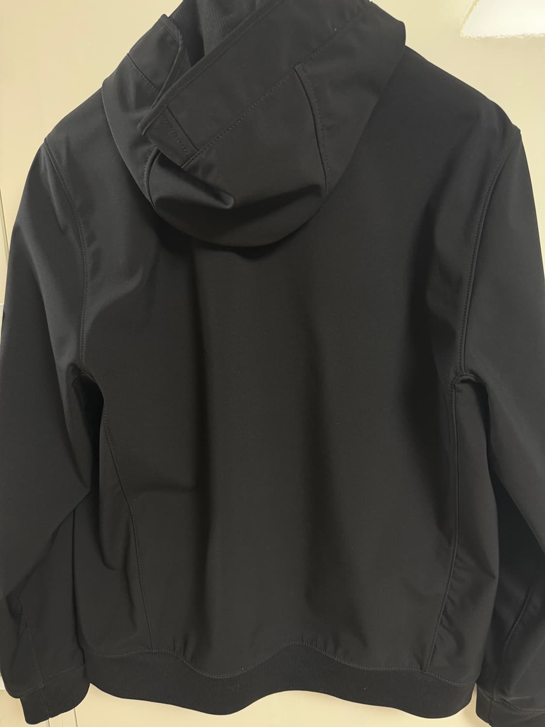 [급처/새상품급] 스톤아일랜드 소프트쉘 블랙 M 상품이미지4