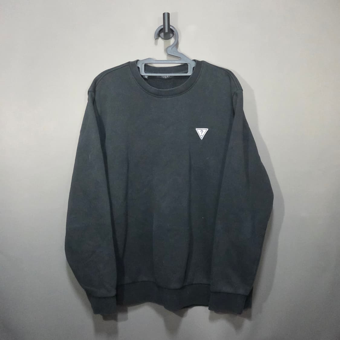 GUESS 기모 맨투맨 상품이미지1