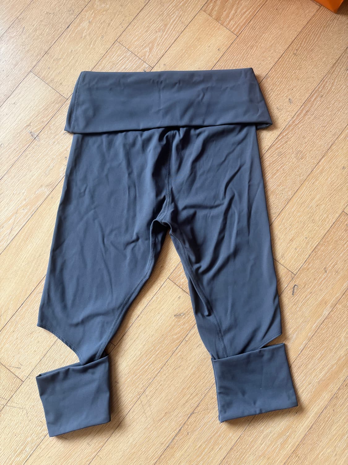 HALOMINIUM 할로미늄 슬릿 레깅스 브라운 상품이미지4