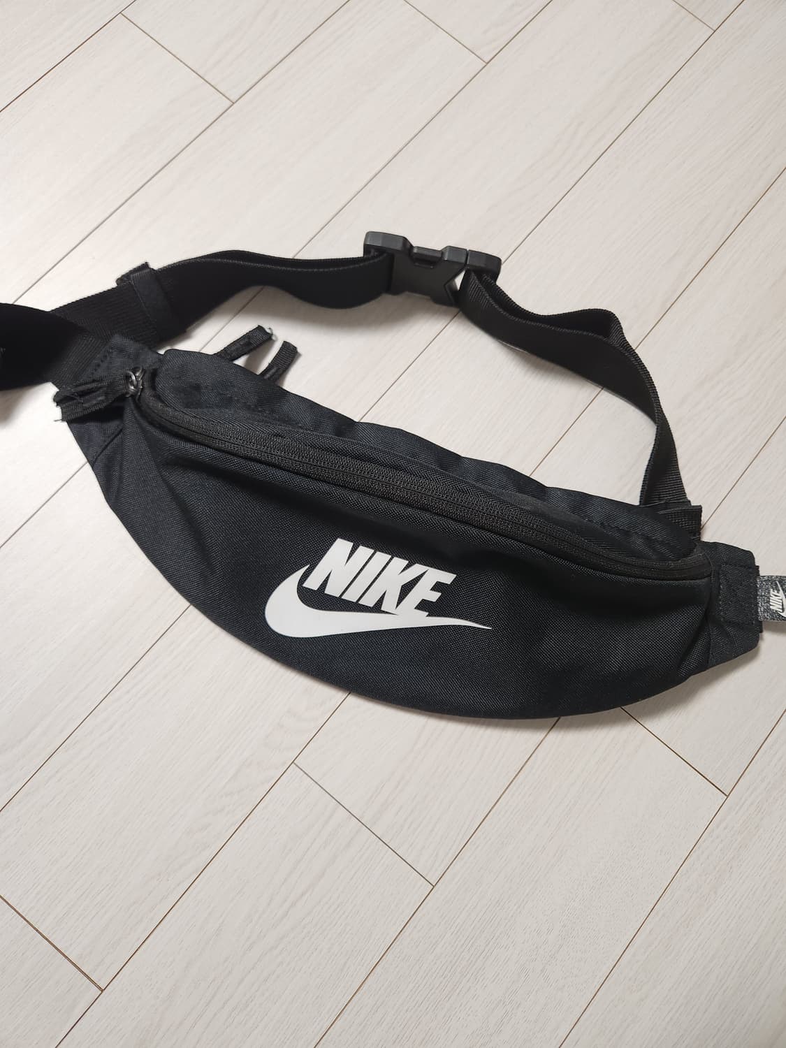 새상품급)나이키 헤리티지 웨이스트팩 크로스백

40.5cm(가로) x 1 상품이미지3