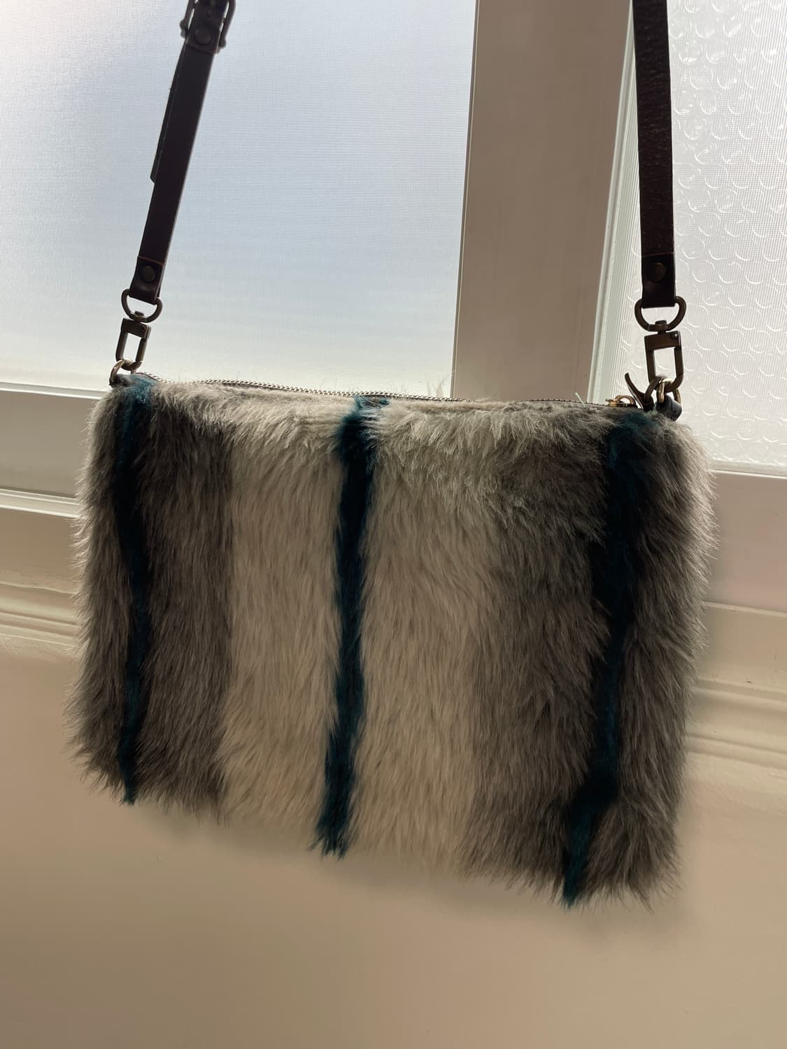 빈티지 퍼 패널 스트라이프 숄더 백  J03802 상품이미지1