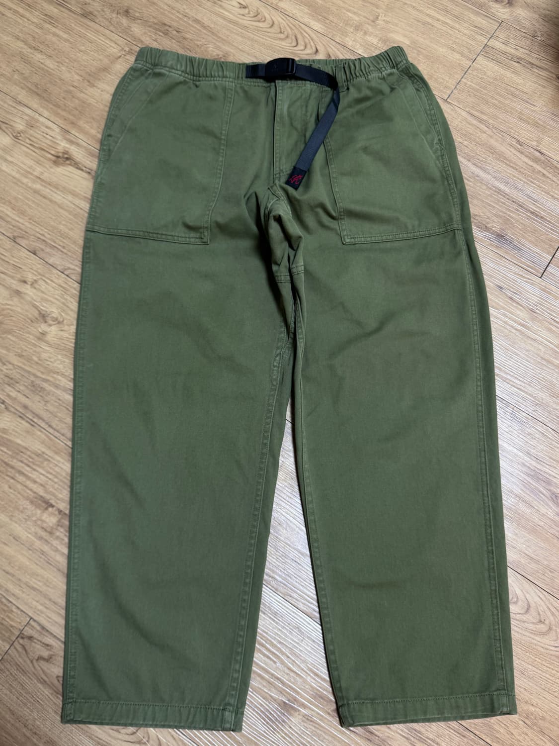 [L] 그라미치 루즈 테이퍼드 팬츠 카키 상품이미지1