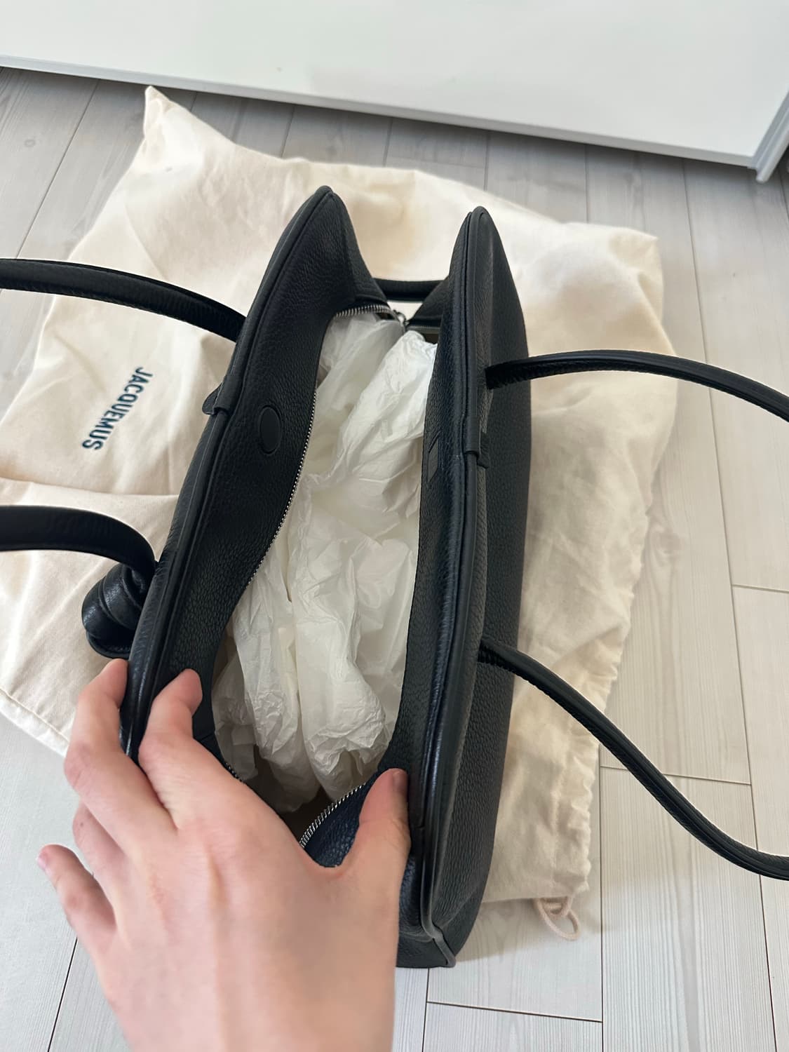 자크뮈스 투리스모 토트백 미디움 블랙 정품  상품이미지4