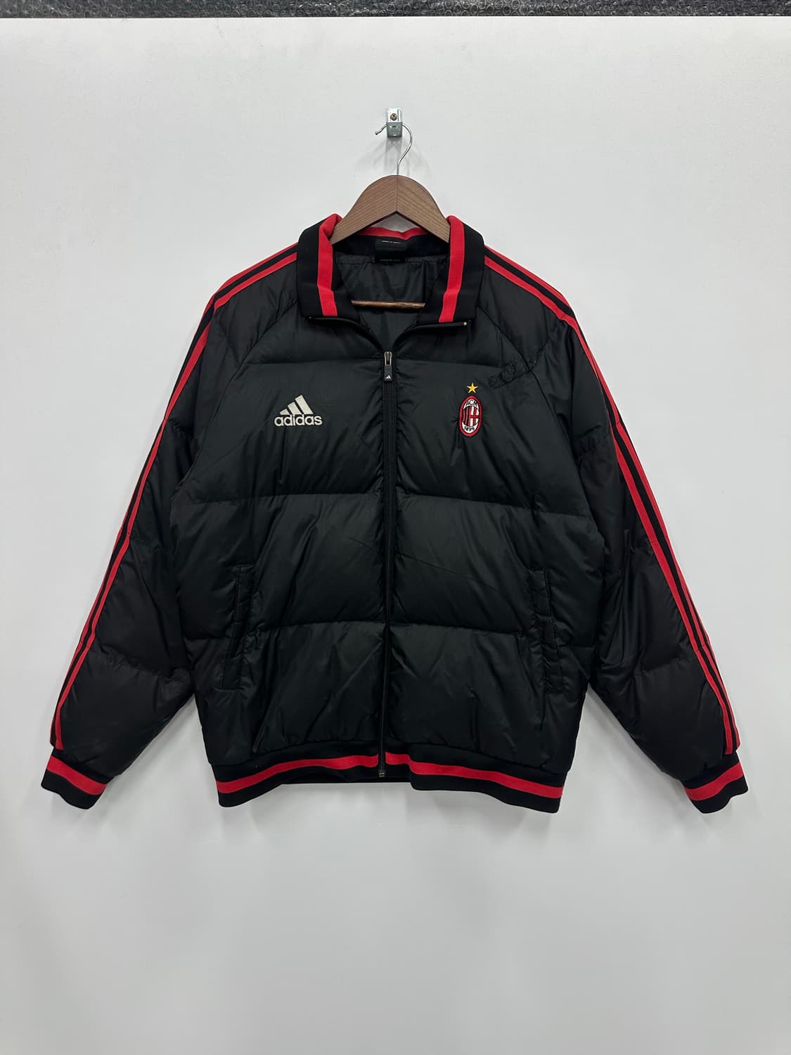 아디다스 ac밀란 검빨 마샬아츠 패딩 상품이미지1