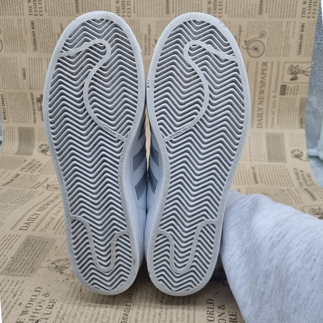 아디다스 슈퍼스타 화이트실버 스니커즈270 상품이미지3