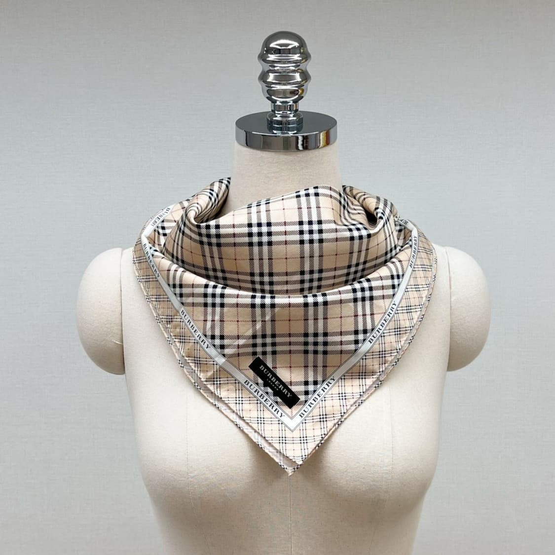 (새상품) burberry/ 버버리 쁘띠스카프 손수건 상품이미지7