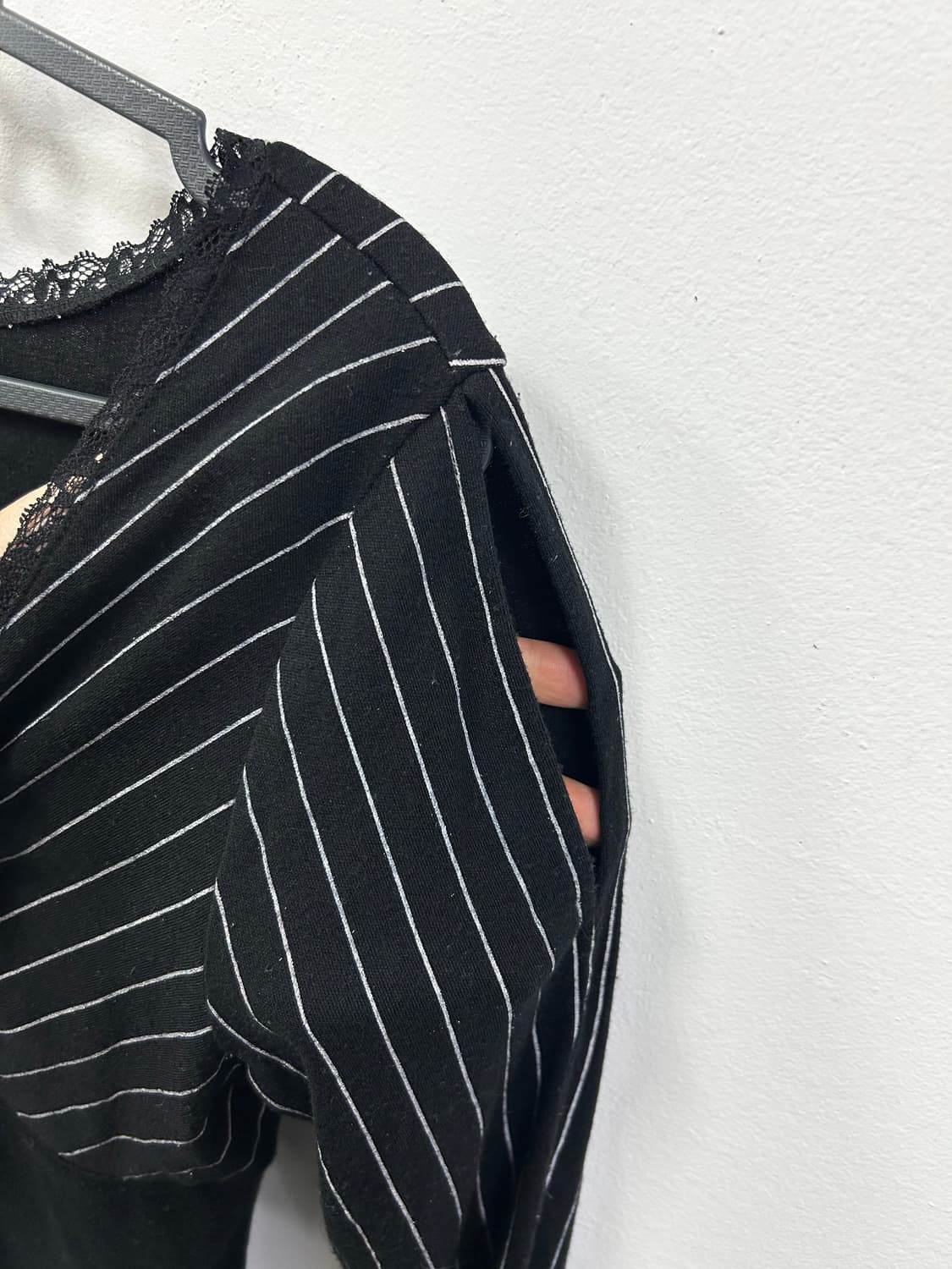 [PICISCASE] 오네갸루 트임 리본 스트라이프 롱슬리브 상품이미지9