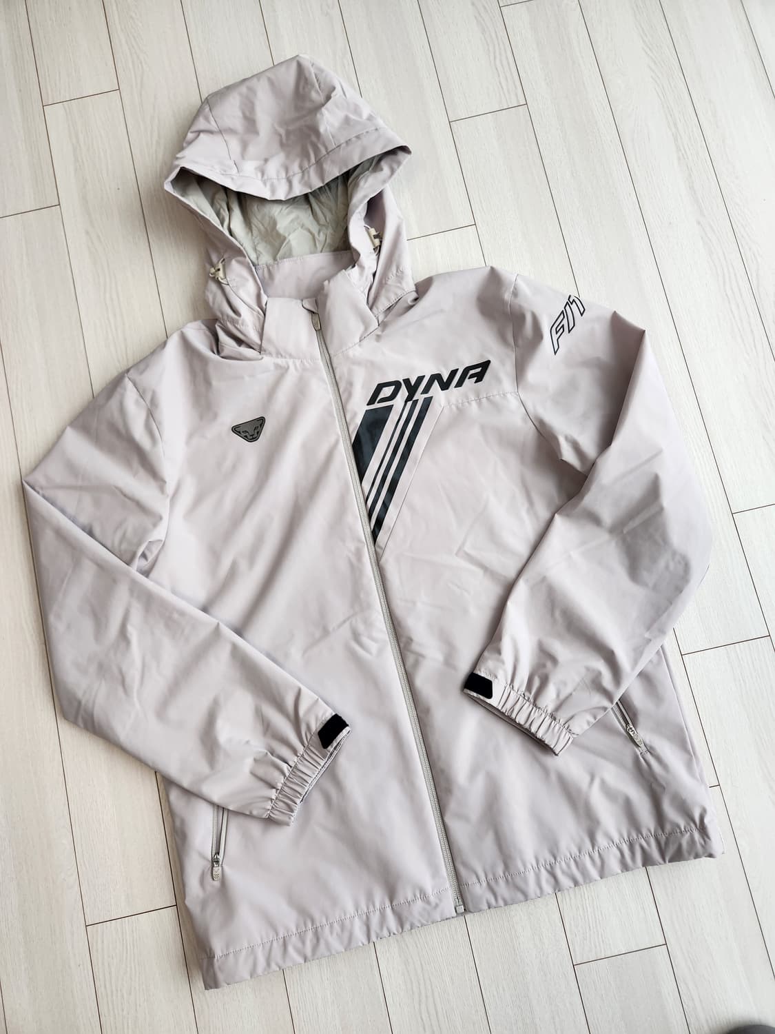 새상품급)다이나핏 남성 스텔스 방풍 바람막이 자켓 사이즈100(L)

모 상품이미지2