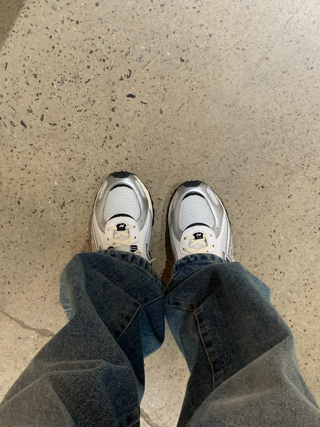 뉴발란스 204L 실버 메탈릭 네이비 240 상품이미지2