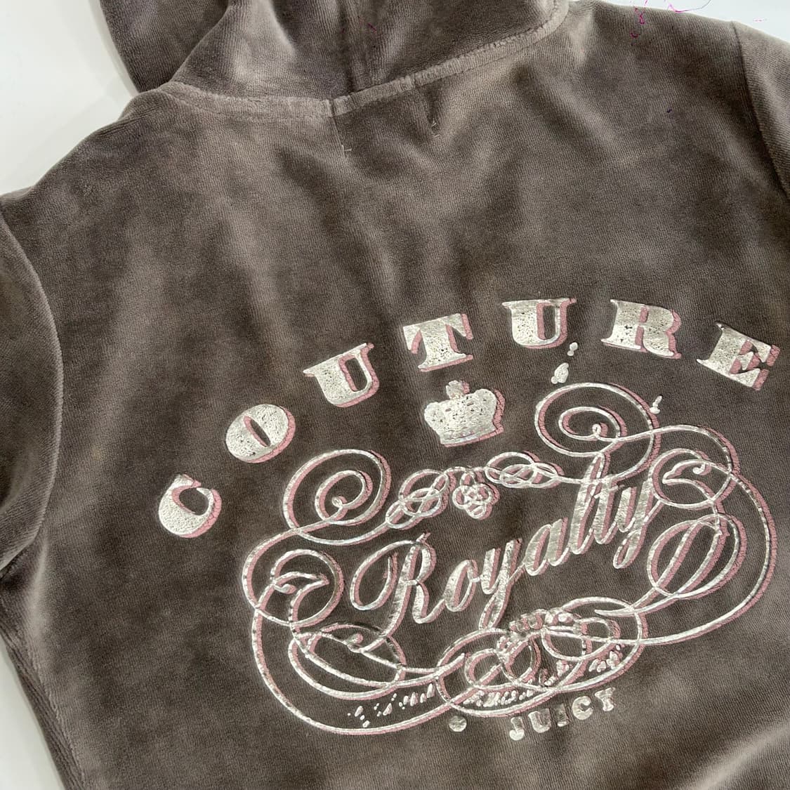Juicy coutrue 쥬시꾸뛰르 백프린팅 그레이 벨벳 후드집업   상품이미지5