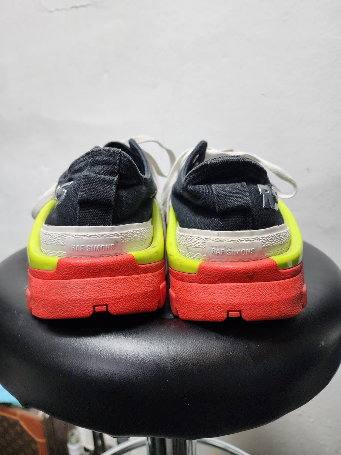 아디다스 x 라프시몬스 디트로이트 오즈위고 스니커즈 상품이미지4