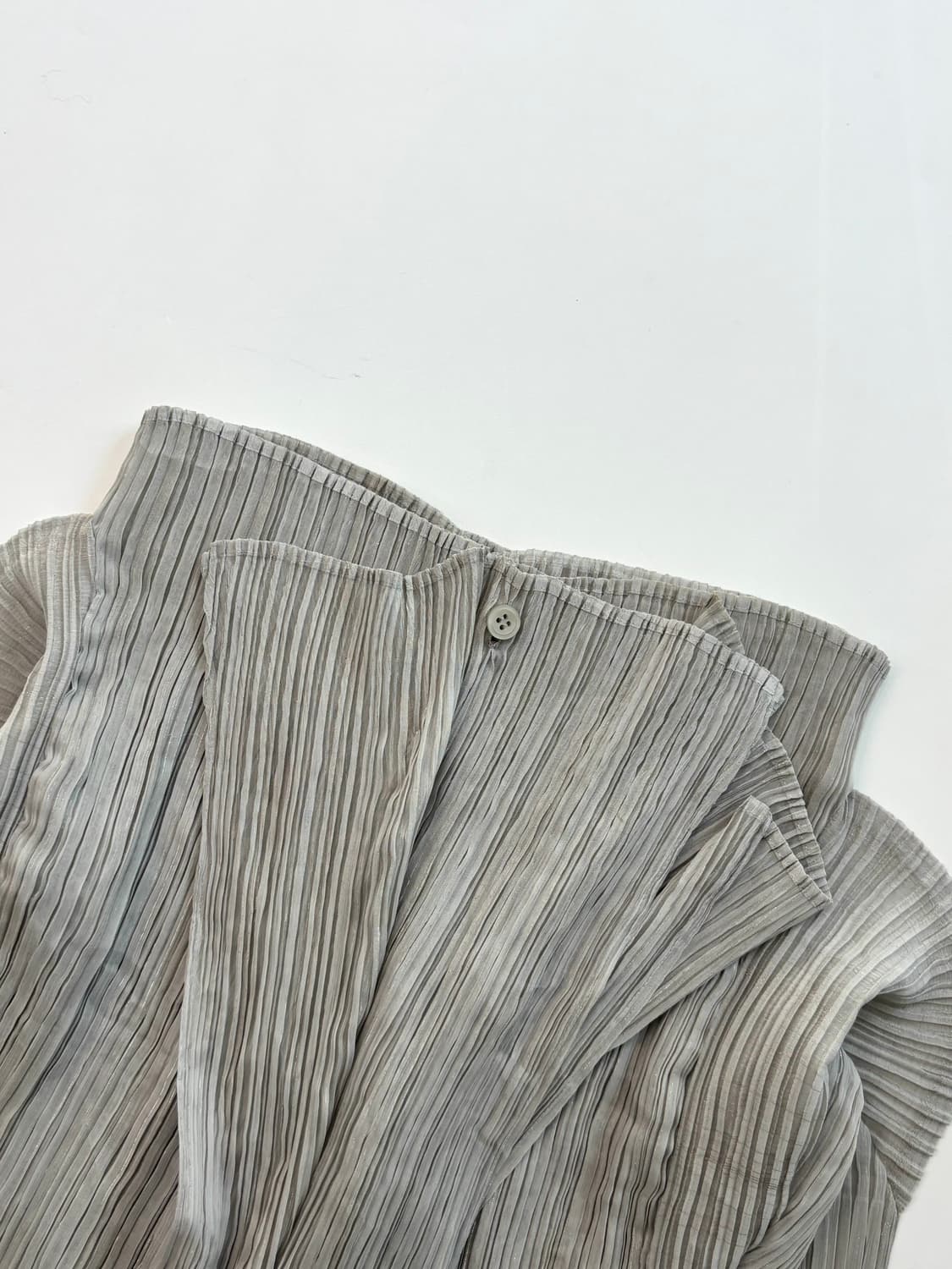 Issey Miyake 이세이미야케 라이트그레이 플리츠 가디건 상품이미지6