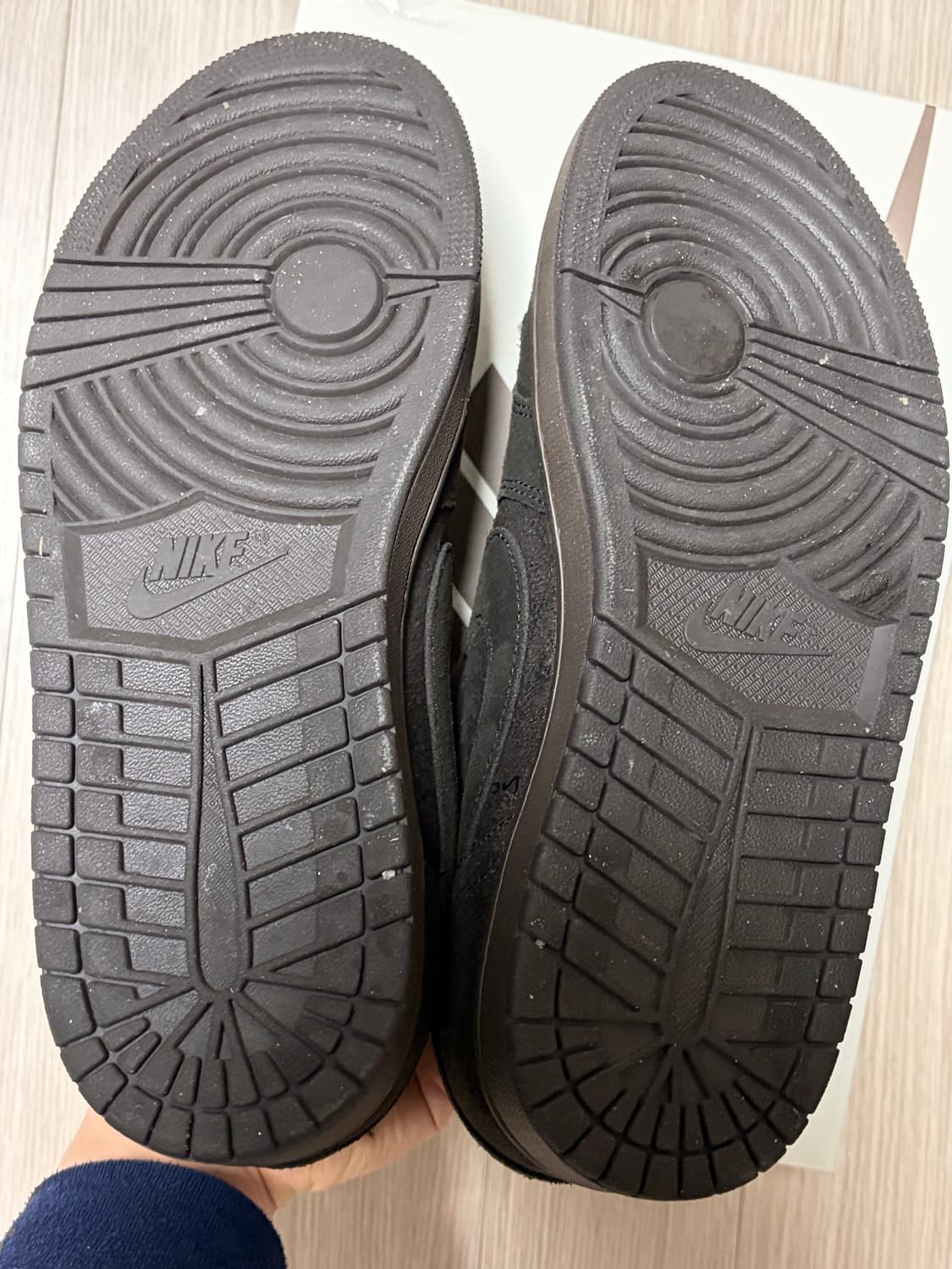 270 조던1 트래비스 스캇 벨벳 상품이미지5