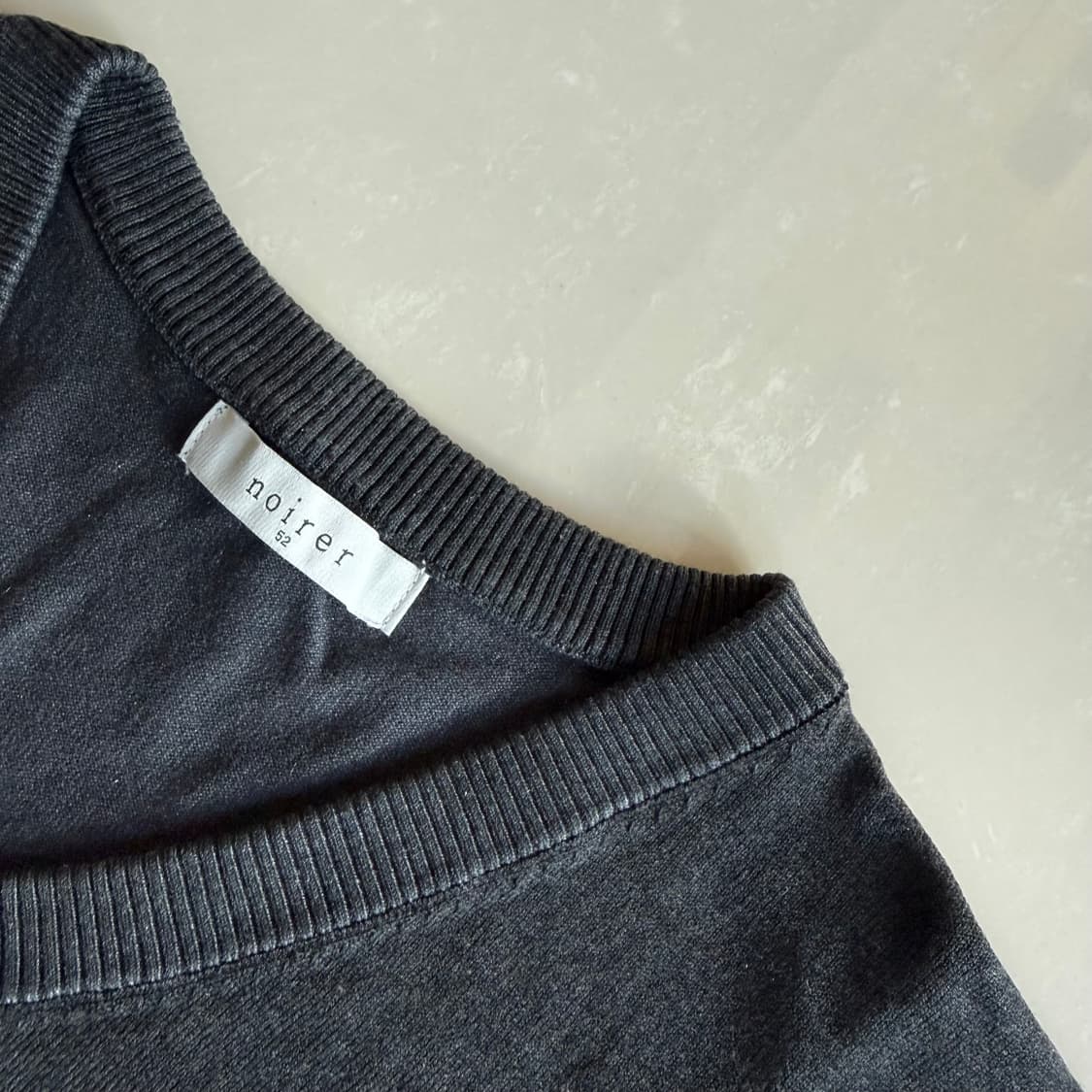 [52] 노이어 실키 브이넥 니트 다크그레이 상품이미지8