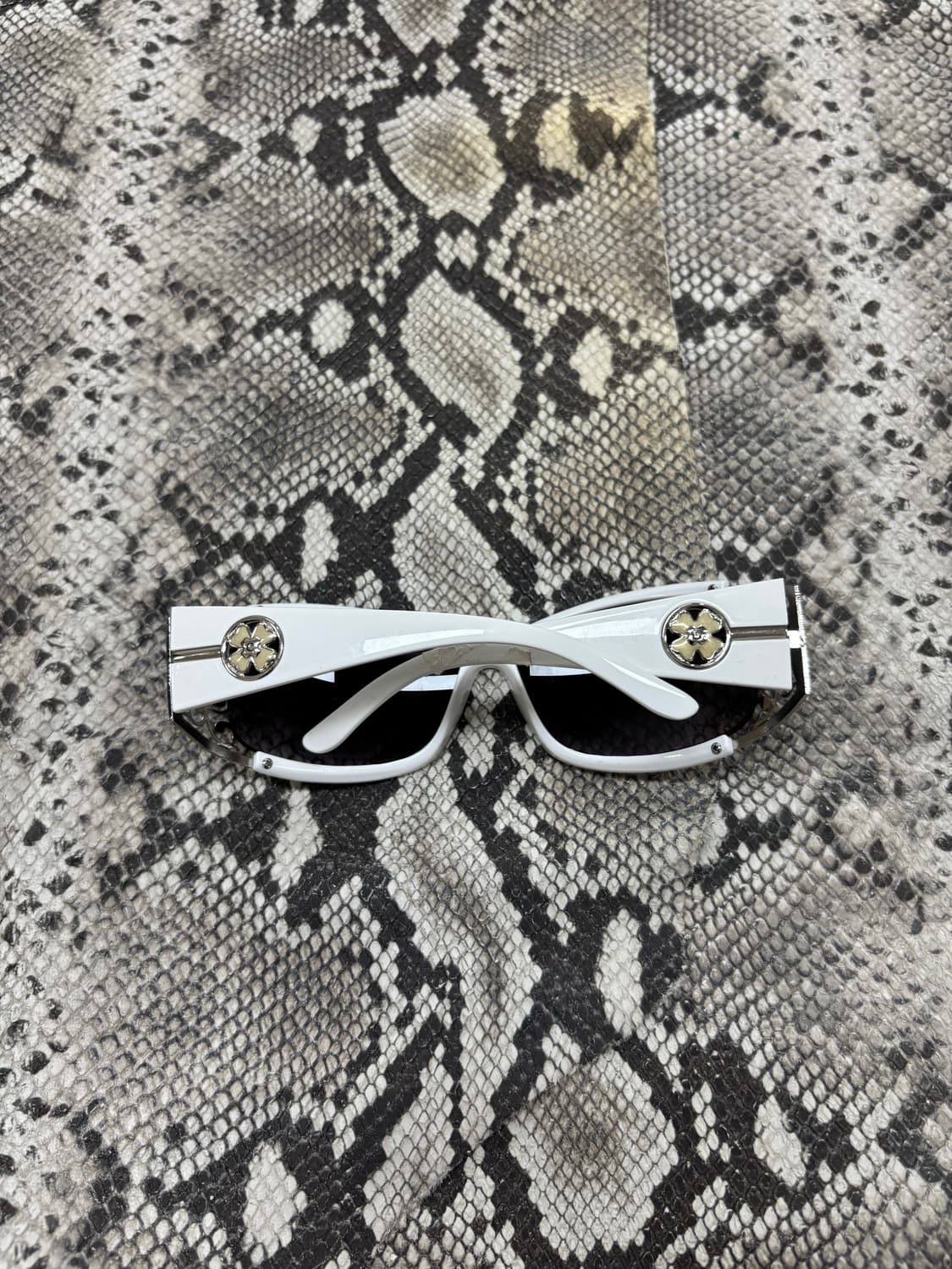 “Vintage” Gothic Detail White sunglasses 상품이미지5