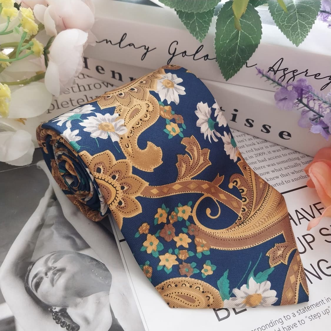 이브레스 실크 골드&네이비 플로럴 넥타이 9.9cm A+등급 K1281
 상품이미지1