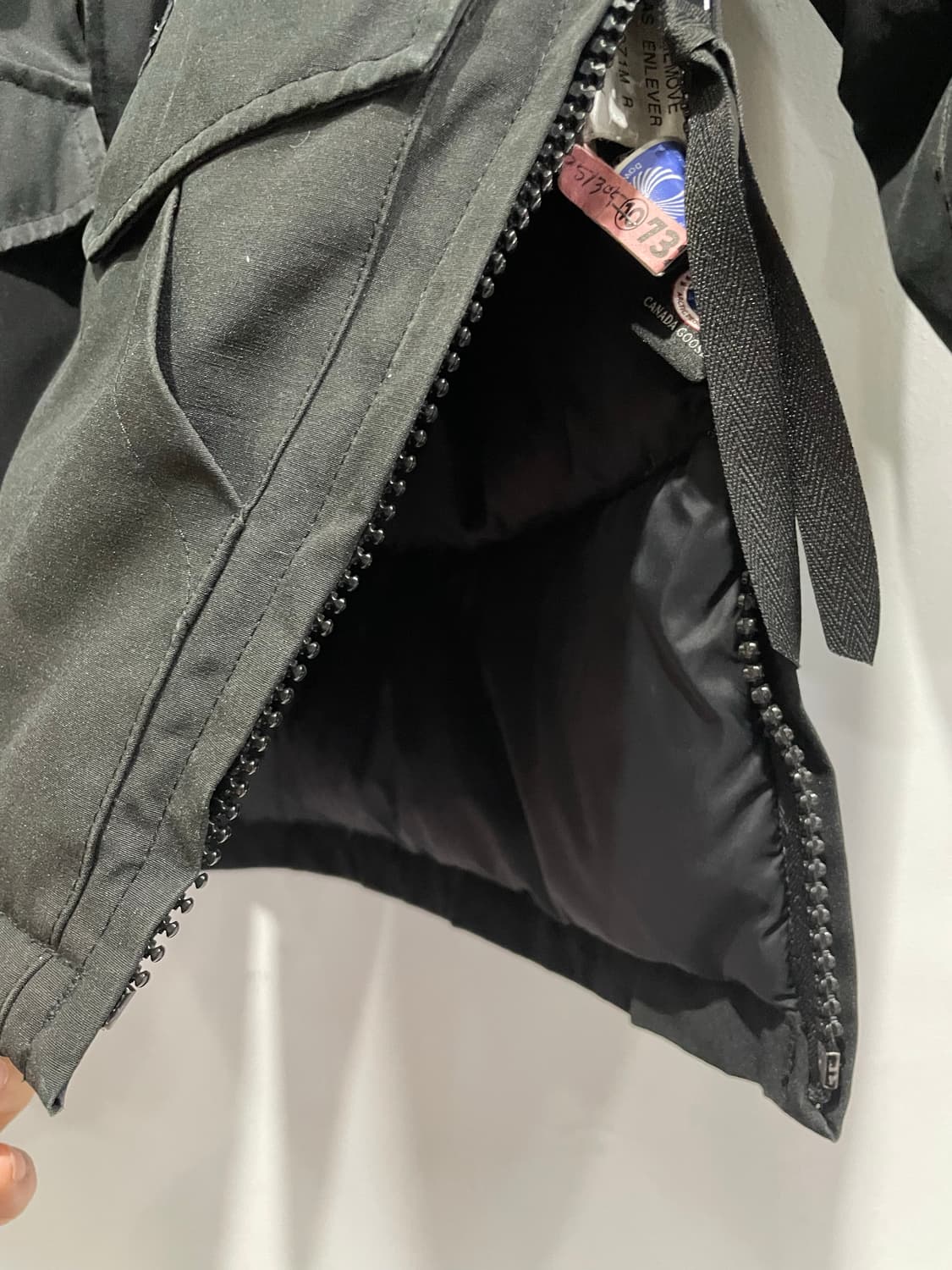 캐나다 구스 Constable 블랙 패딩 M 정품 상품이미지4