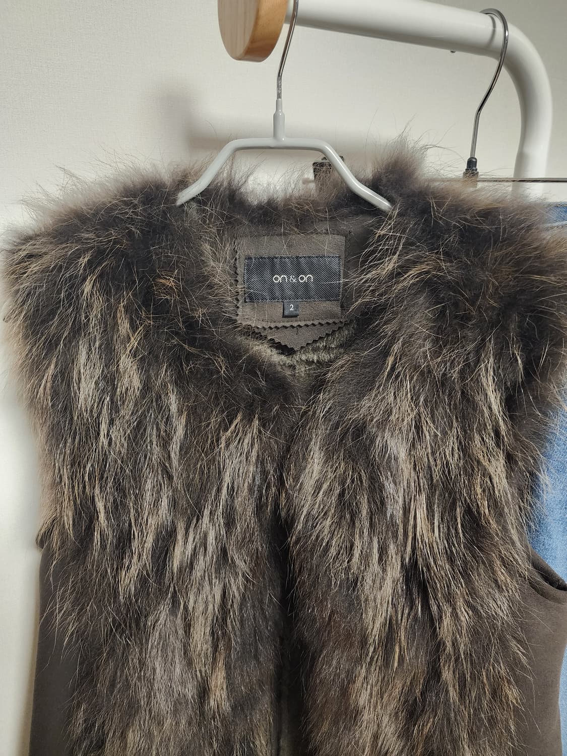 온앤온 리얼 라쿤 무스탕 베스트 조끼 상품이미지5