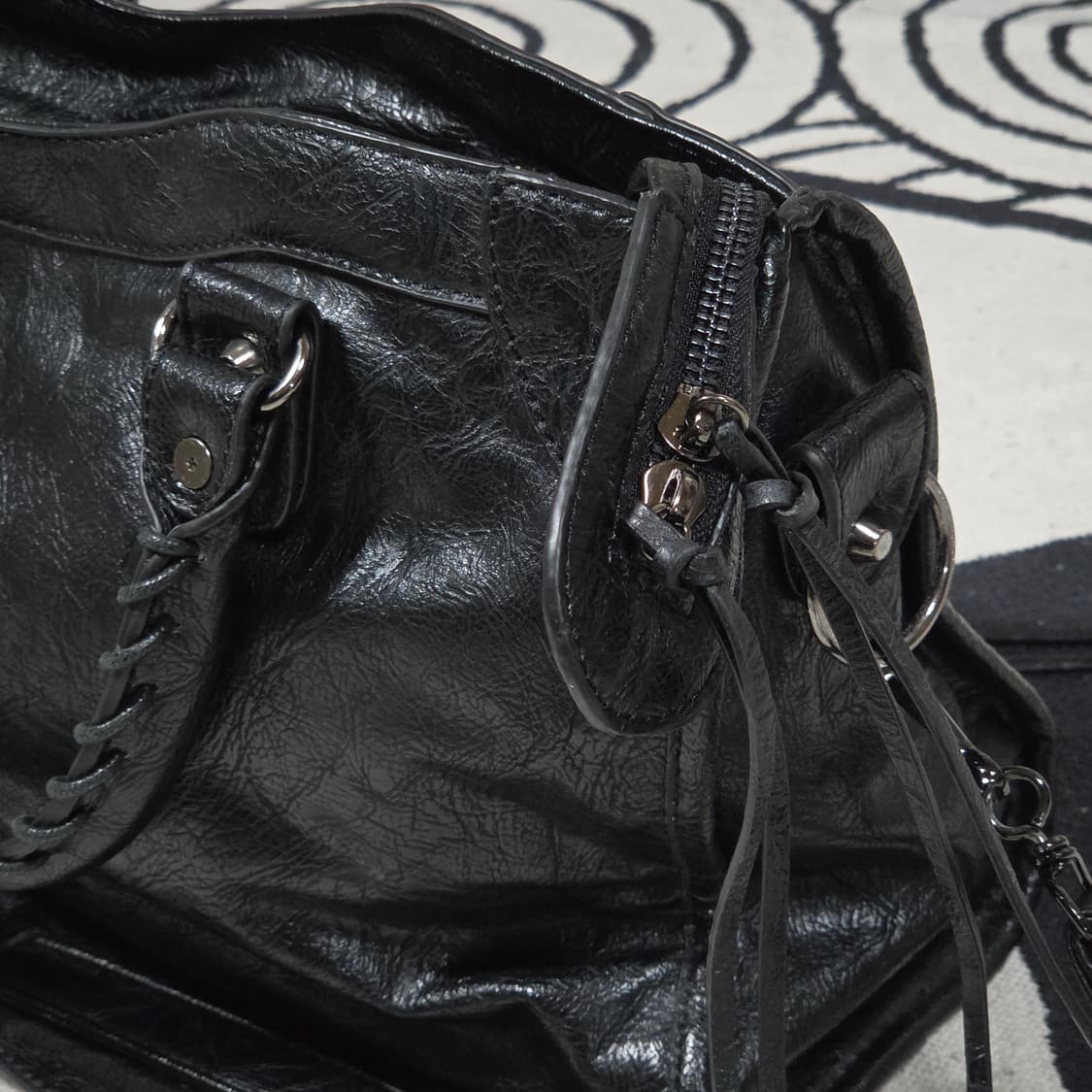 빈티지 펑크 블랙 에코 레더 투웨이 숄더백 상품이미지4
