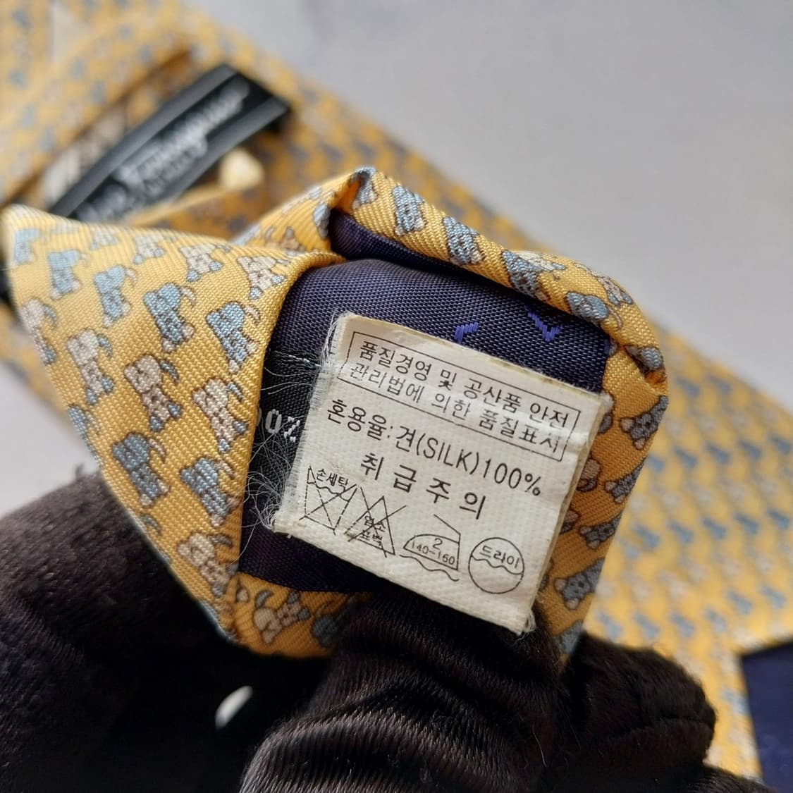 살바토레 페라가모 실크 강아지 모티브 넥타이 8.5cm A등급 K1936 상품이미지8