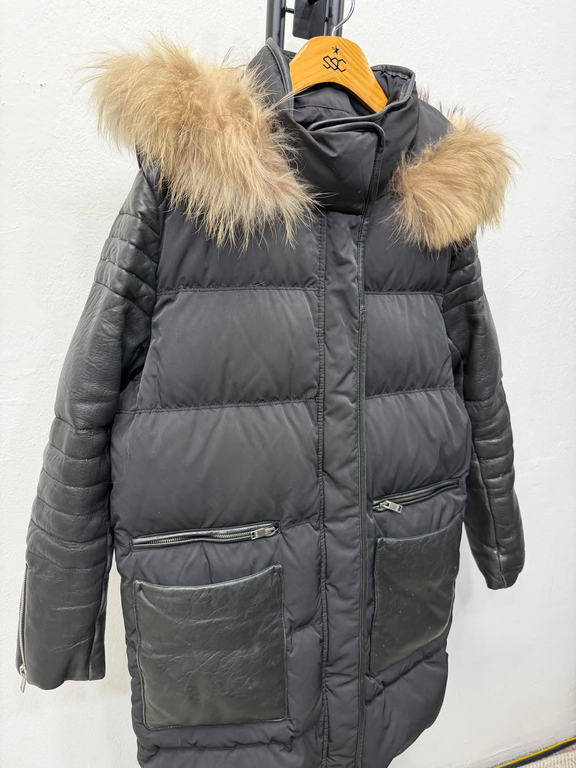 정품) 마쥬 블랙 가죽 패치 폭스퍼 패딩 1 상품이미지2