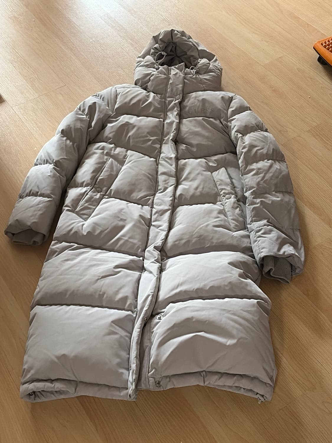 빵빵한 오리털 롱패딩 게스 상품이미지1