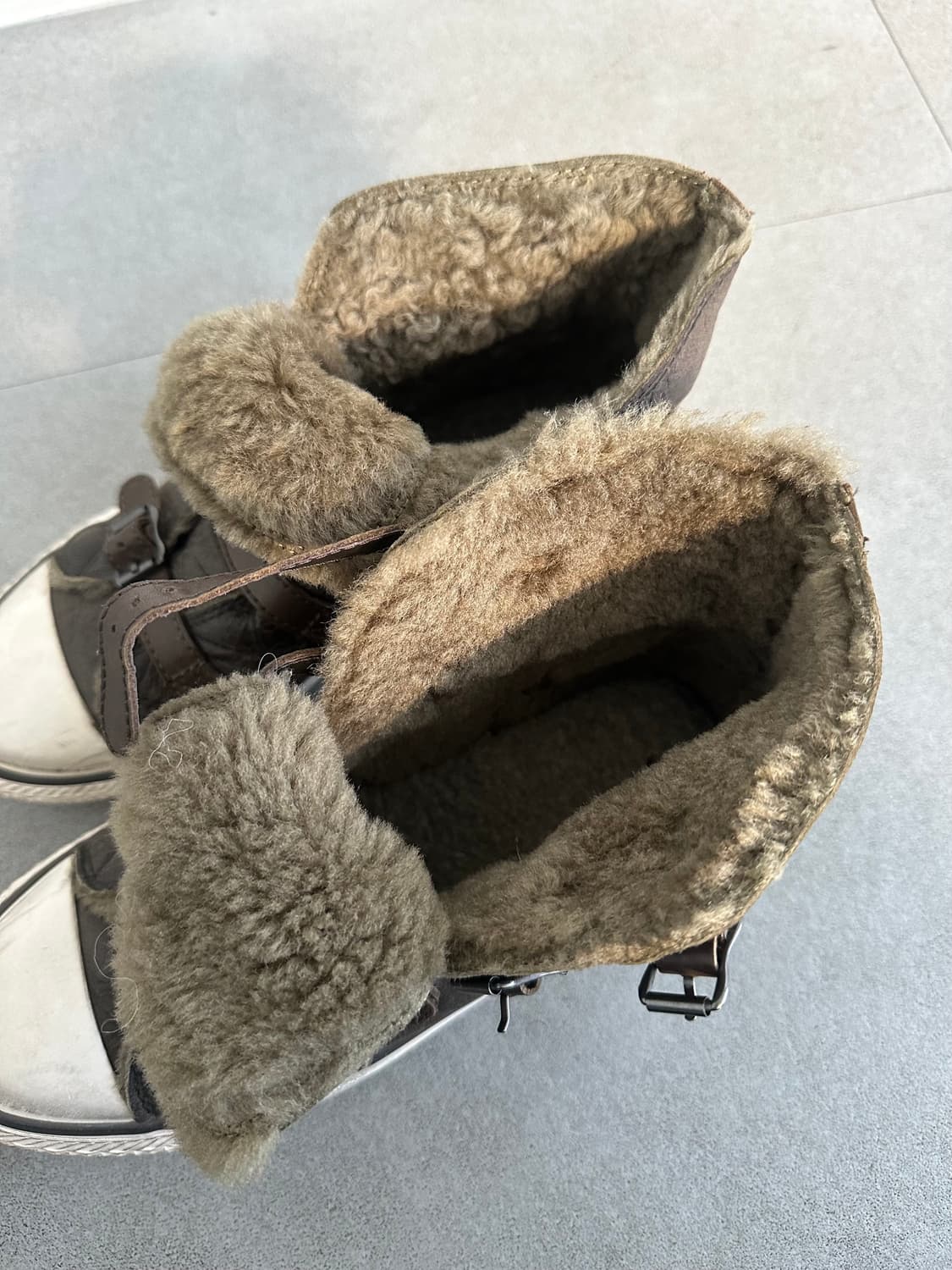 Ash 브라운 보아퍼 버클 하이탑 스니커즈 상품이미지5