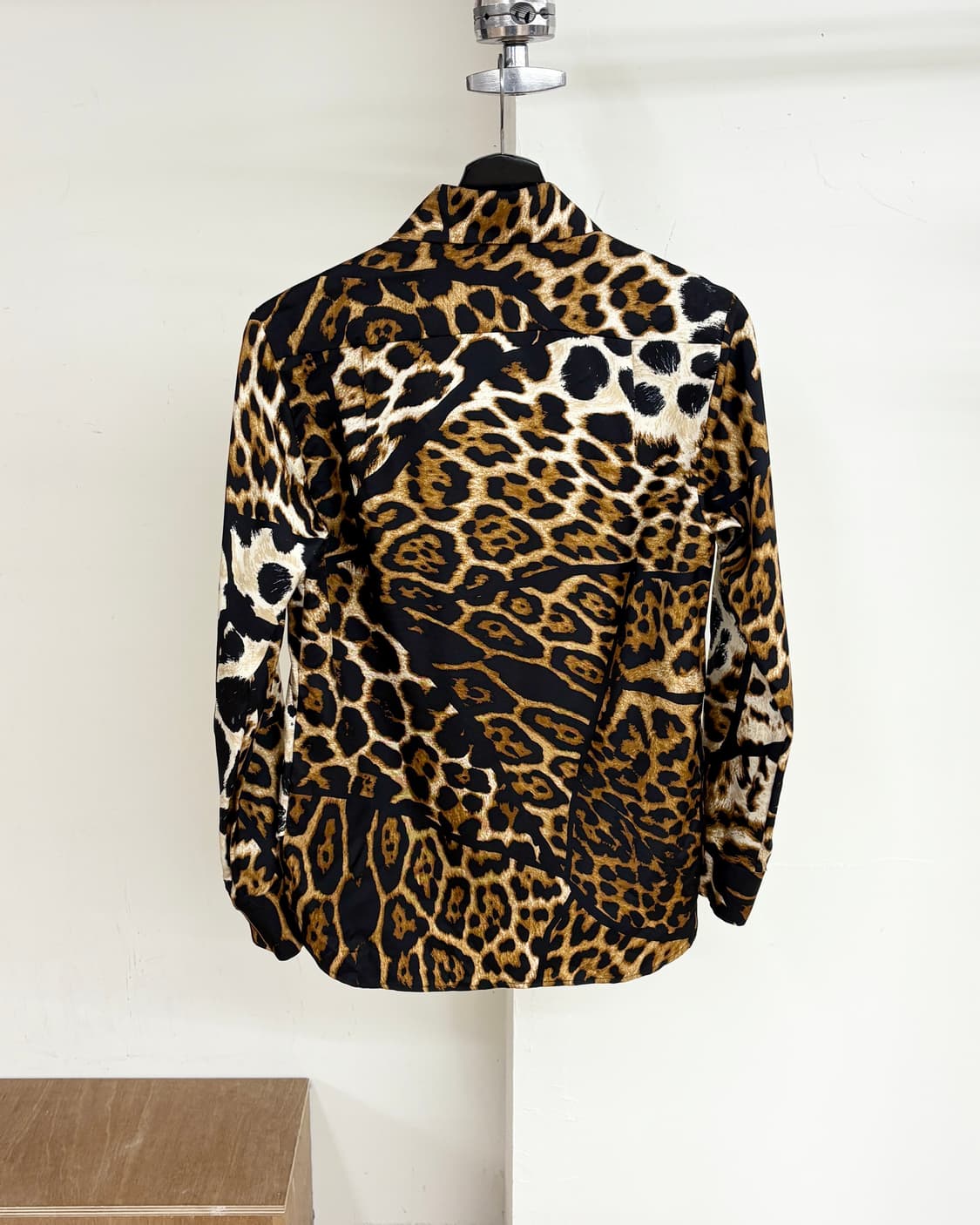 입생로랑 리브 고쉬 레오파드 프린팅 실크 셔츠 상품이미지6