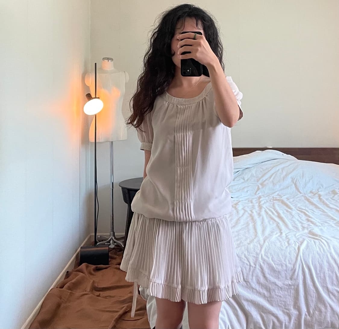 크림 시퀸 핀턱 디테일 시폰 미니 원피스 상품이미지7