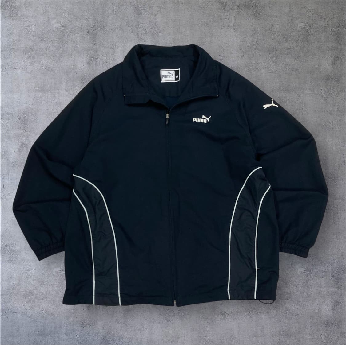 퓨마 네이비 컬러 스몰 로고 바람막이 상품이미지1