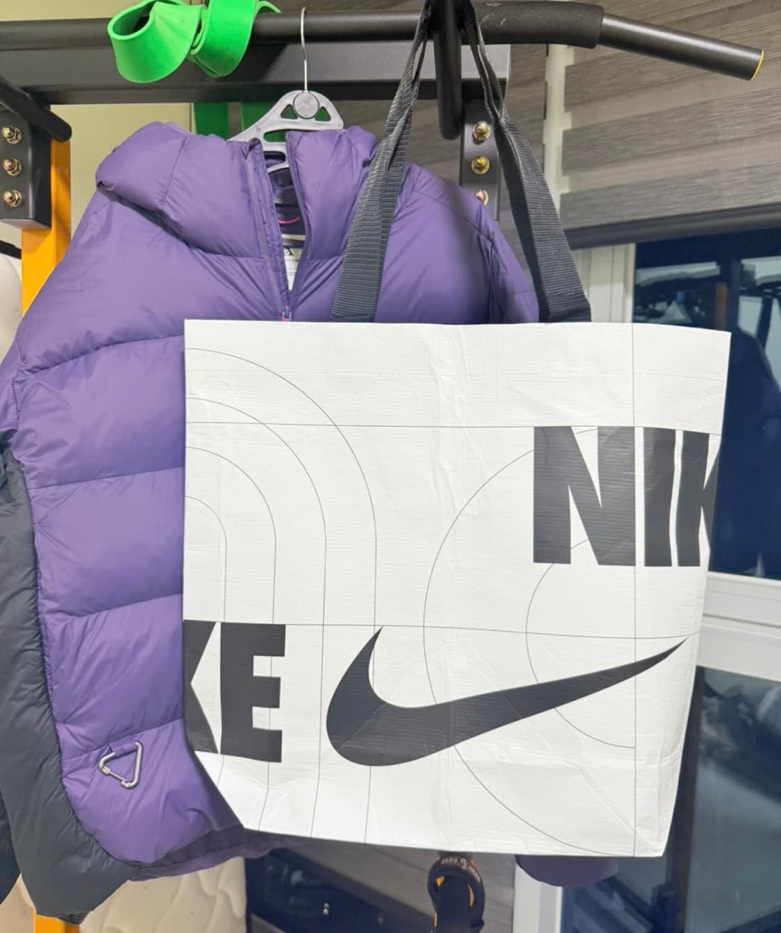 새상품) 나이키 acg 루나레이크 패딩 xl 블랙 / 퍼플 상품이미지4