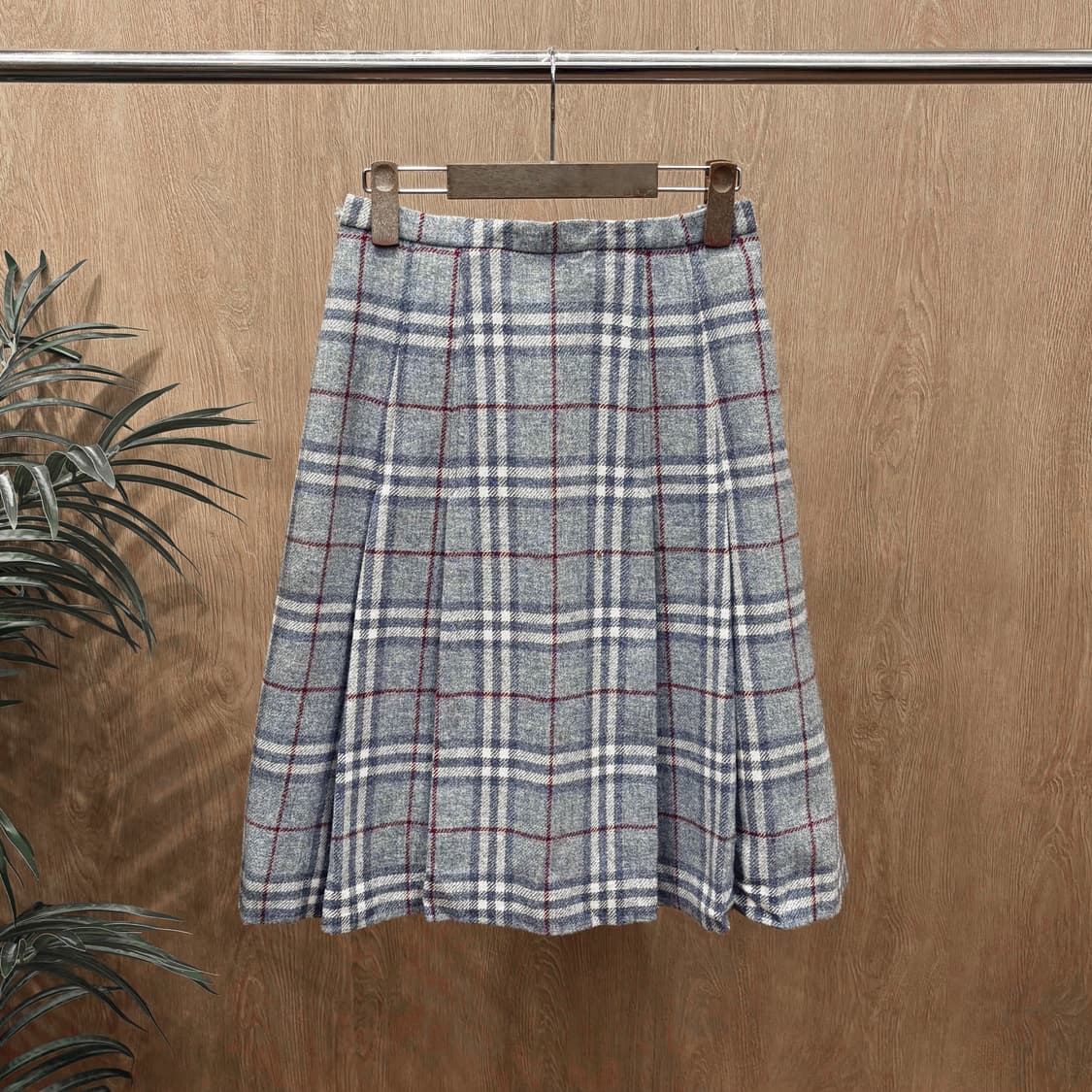 버버리 울 미디 스커트 노바 체크 패턴 박스 플리츠 디테일 A라인 그레이 상품이미지1