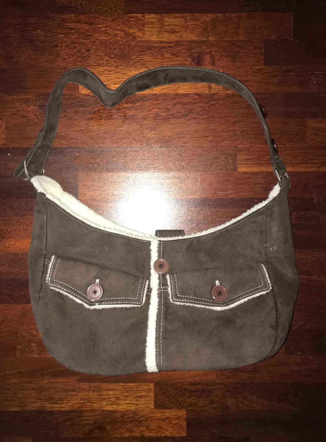 휘귀) 핀터 브라운 겨울 숄더백 포켓 무스탕 가방 단추 디테일 상품이미지3