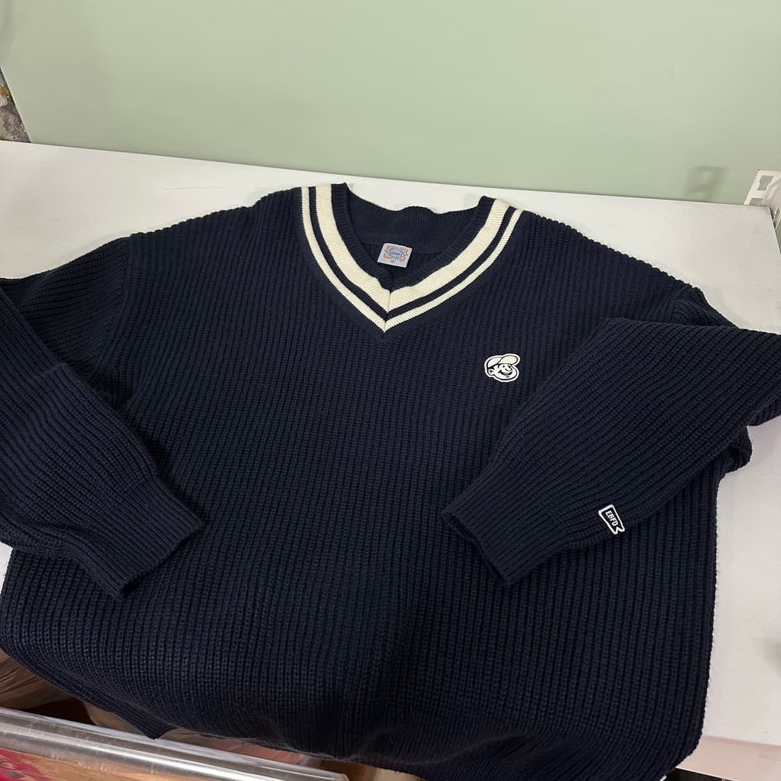 M 100 이벳필드 다크네이비 스쿨룩 브이넥니트 상품이미지2