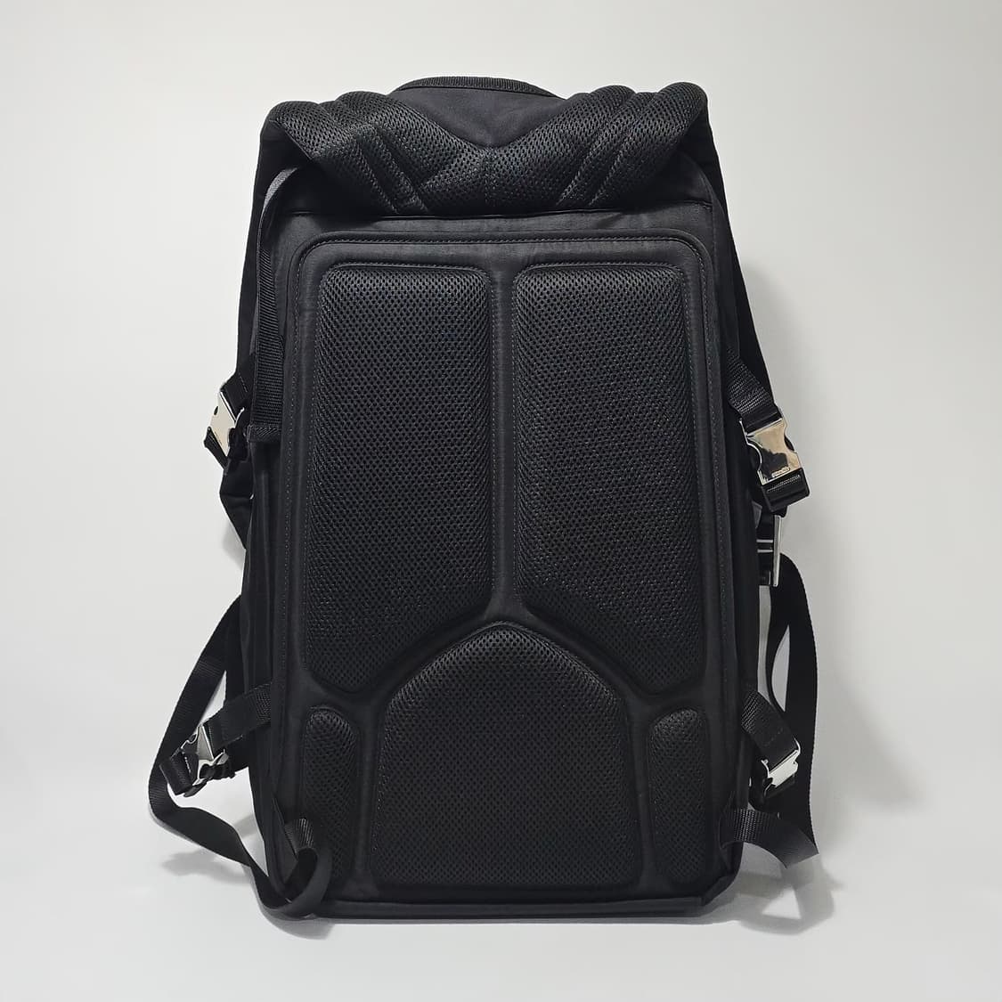 프라다 삼각로고 멀티포켓 백팩 상품이미지4