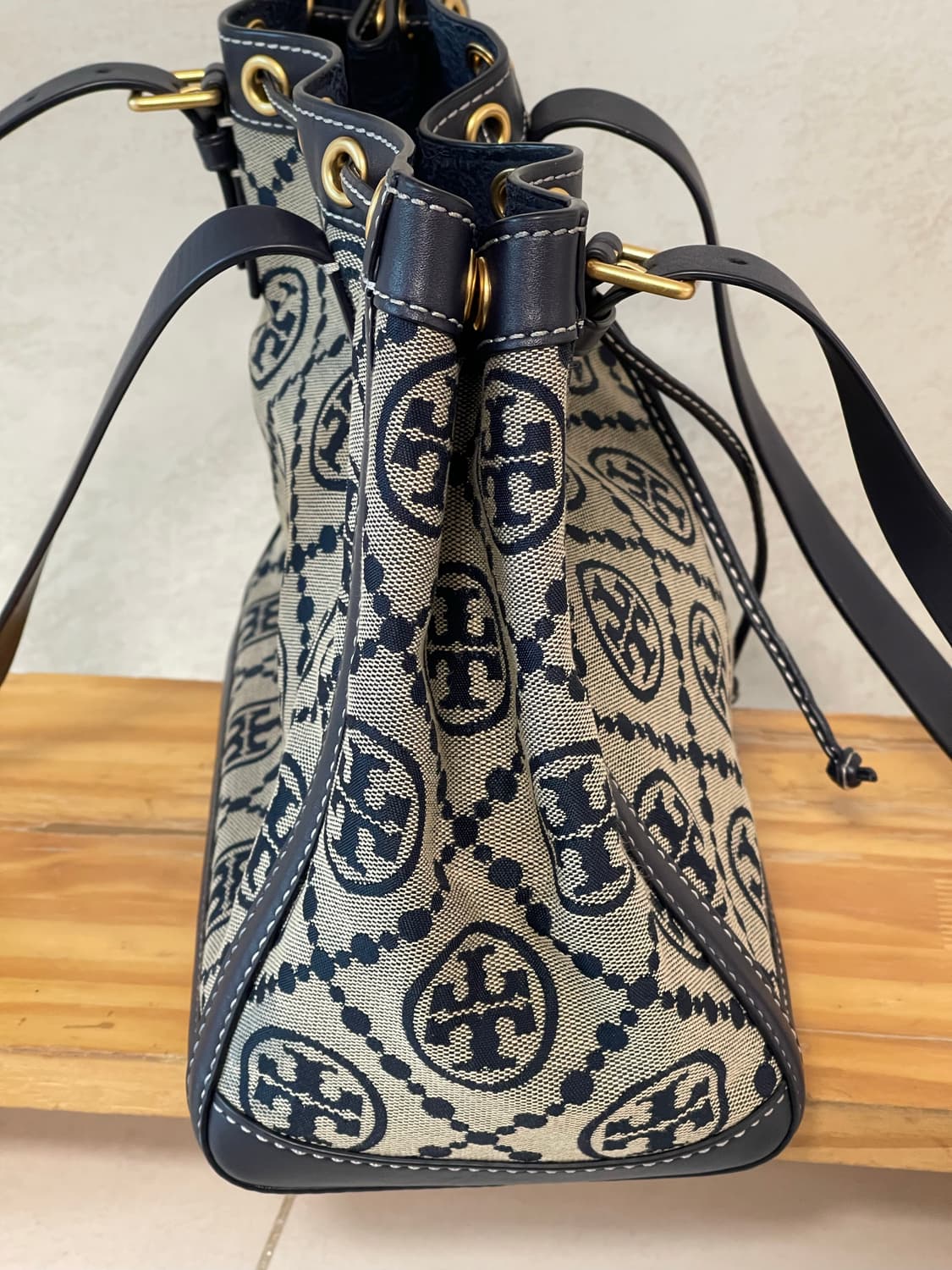 토리버치 T 모노그램 자카드 스몰 토트백 네이비 81803 상품이미지6