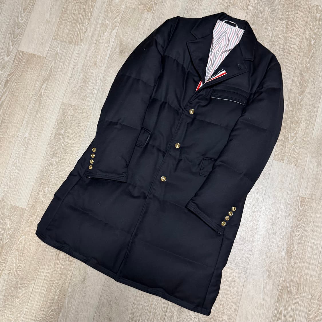 [오버핏 1/새상품급] 톰브라운 백삼선 금장 울 코트 패딩 상품이미지2