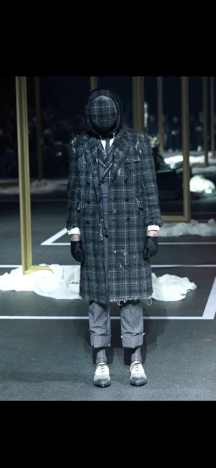 톰브라운 체크 데미지 한정판 코트 상품이미지3