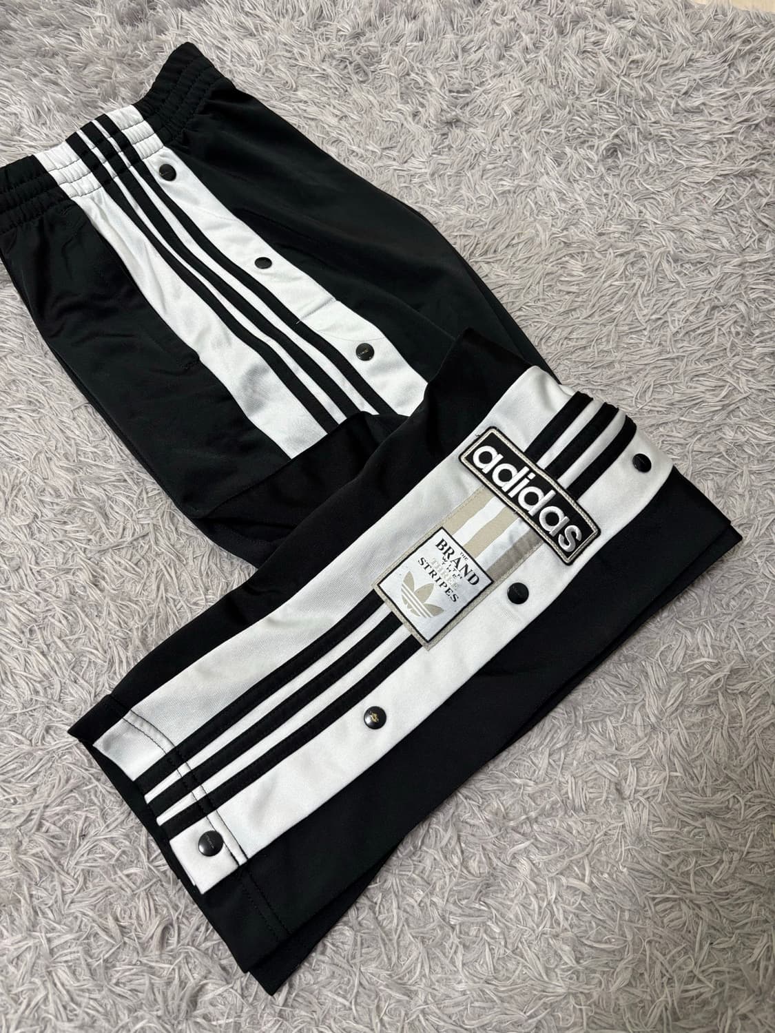 아디다스 블랙 스냅버튼 트랙팬츠 상품이미지2