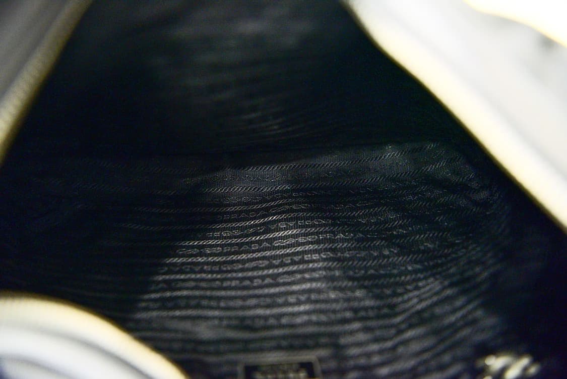 프라다 리나일론 호보백(정품) 상품이미지9