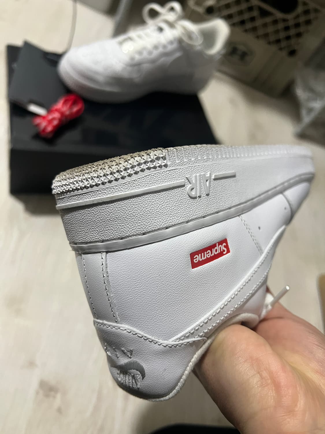 나이키 에어포스 1 슈프림 흰색 265mm 상품이미지2