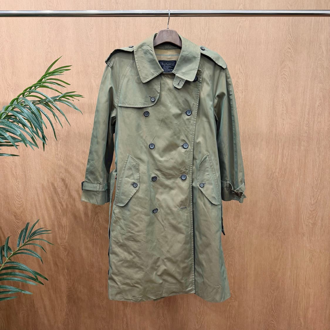 버버리 코튼 트렌치 코트 더블 브레스티드 벨트 견장 디테일 올리브 카키 상품이미지1