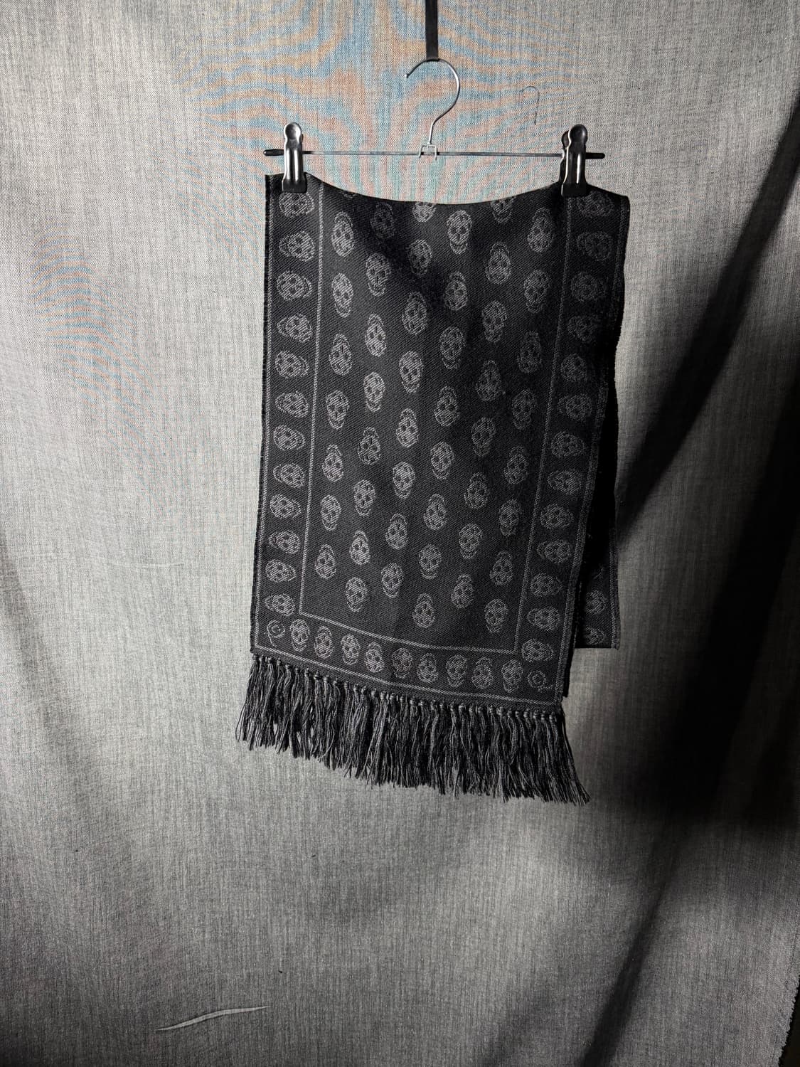 알렉산더맥퀸 스컬 머플러 상품이미지2