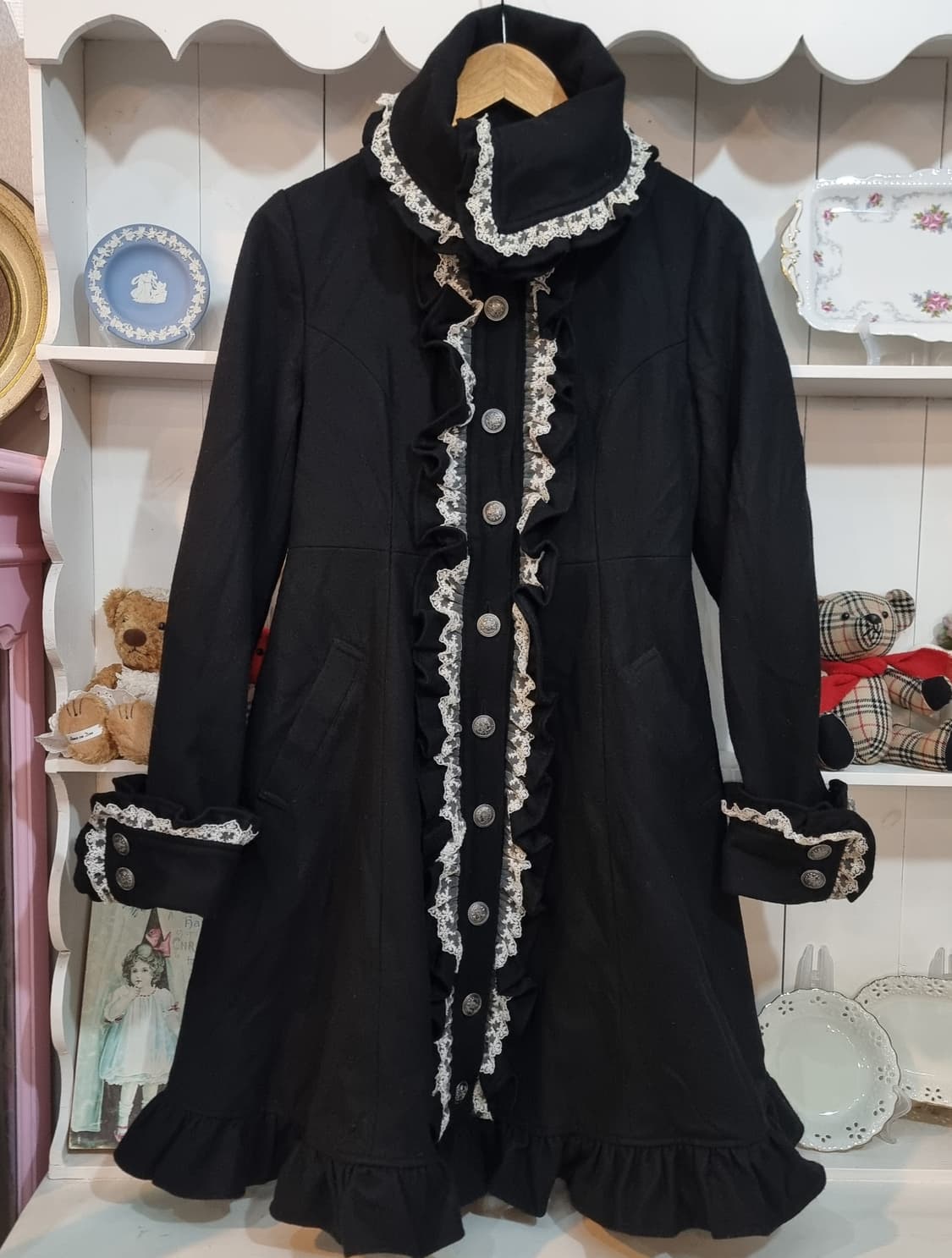 PUTUMAYO(푸투마요) 블랙 고딕 로맨틱 레이스 프릴 롱코트 상품이미지1