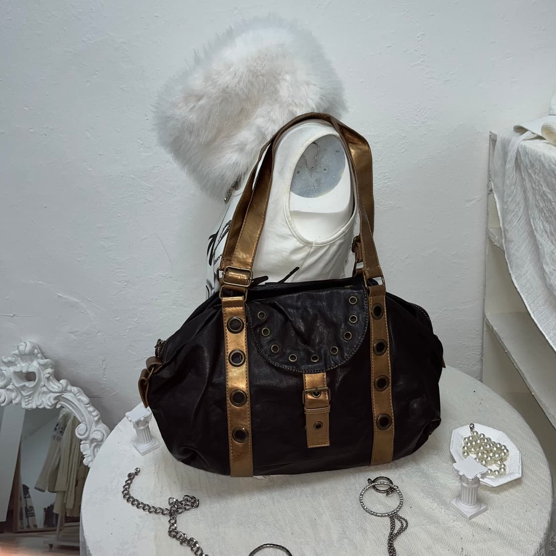 빈티지 블랙 버클 글로시 숄더백 상품이미지1