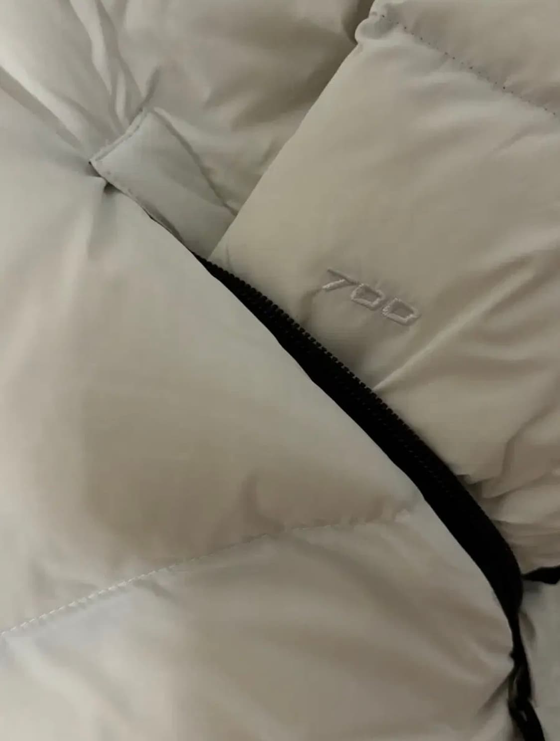 노스페이스 700 눕시 패딩 블랙/화이트 상품이미지2